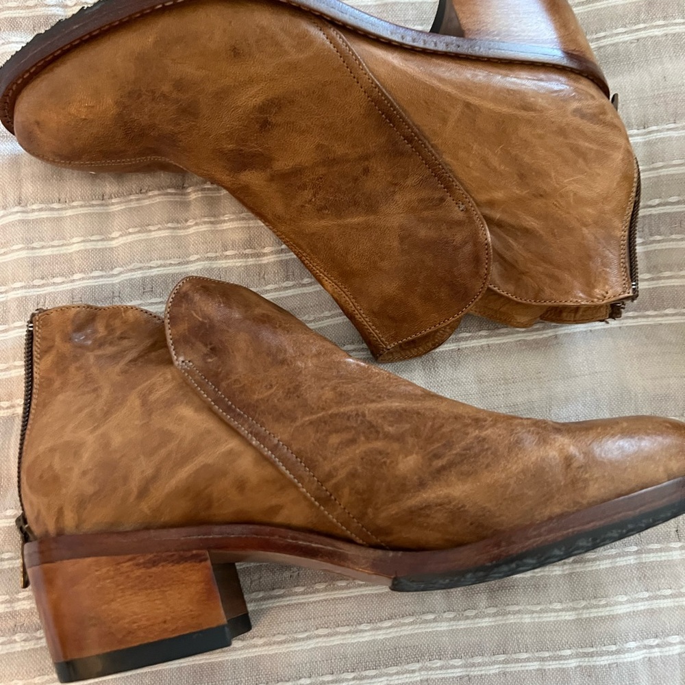 Leather ankle boot